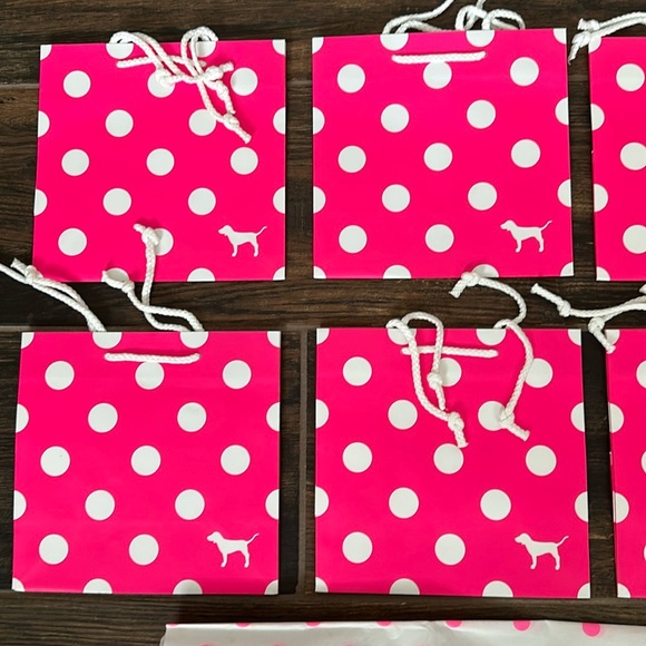 PINK Victoria's Secret Shopping Bags with Wrapping Papers - Picture 2 of 5